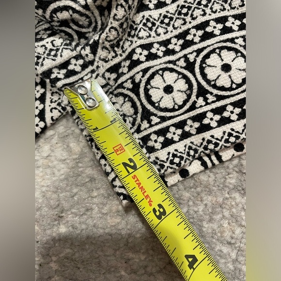 Gap Womens Shorts Black White Textured Floral Easter High Rise Side Zipper Sz 10 - Picture 7 of 8